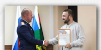 Сотрудники столичного СК вручили благодарность молодому человеку за помощь в задержании иностранного гражданина, причастного к совершению тяжкого преступления - Следственный комитет