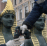 Статуи сфинксов с Египетского моста в Петербурге отправили на реставрацию - Говорит Москва