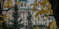 Движение временно перекрыли на Боровицкой площади - Вечерняя Москва