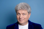 Сергей Минаев стал новым ведущим программы «Хорошие песни» на канале «ТВ Центр»