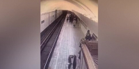 Пенсионерка толкнула девочку на пути на станции метро "Таганская" в Москве - M24.Ru