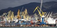 Фрагменты БПЛА упали на контейнерный терминал в Новороссийске - M24.Ru