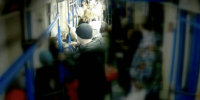 В Москве задержали пенсионерку за удары головой школьницы о поручень метро, фото - Мой район