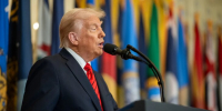 Трамп призвал Украину пойти на мирную сделку - M24.Ru