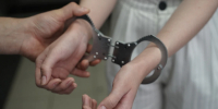Москвичка прятала 312 свертков с наркотиками в нижнем белье - Комсомольская Правда