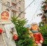 Старинные игрушки, хвоя и гирлянды: как еще украсили новогодние площадки в центре Москвы - Правительство Москвы