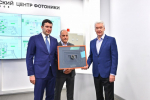 Собянин открыл в Москве первое в России производство фотонных интегральных схем