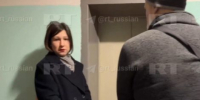 RT снял на видео родителей подростка, который убил ребенка в школе в Горках-2 - Вечерняя Москва