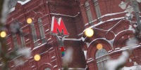 Кроме того, новогодний волшебник осмотрел праздничное украшения станций метро. Фото: Анна Быкова, «Вечерняя Москва» - Москва.Центр