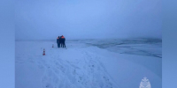 Автомобиль с 8 людьми провалился под лед в Якутске - M24.Ru