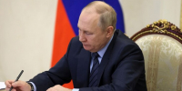 Путин подписал закон о получателях пенсии за выслугу лет - M24.Ru