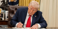 Трамп издал указ о защите выручки от продаж нефти Венесуэлы от взысканий - M24.Ru