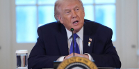 Трамп заявил, что Иран призвал США начать переговоры по ядерной программе - M24.Ru