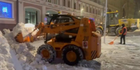 Городские службы в круглосуточном режиме ликвидируют последствия мощного снегопада - Вечерняя Москва