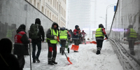 Коммунальщики Москвы в круглосуточном режиме ликвидируют последствия снегопада - Комсомольская Правда