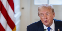 Дональд Трамп объявил о 25-процентных пошлинах против партнёров Ирана - Говорит Москва