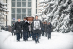 «Рано, слишком рано, отец…» Сын Олейникова произнес трогательную речь на похоронах папы