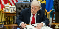 Трамп подписал указ о пошлинах против поставщиков нефти на Кубу - M24.Ru