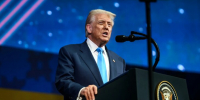 Трамп заявил об усердной работе с конгрессом для предотвращения шатдауна - M24.Ru
