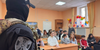 Офицеры московского СОБР «Центр» рассказали лицеистам о службе Отечеству (видео) - Росгвардия