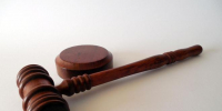Суд отправил на принудительное лечение мужчину, бросившего ребенка на пол - Molnet.Ru