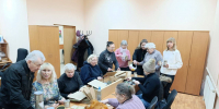 Активисты запада Москвы изготавливают блиндажные свечи для бойцов - Единая Россия
