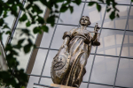 Суд Санкт-Петербурга заочно арестовал рэпера-иноагента Oxxxymiron*