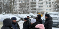 В Теплом Стане проверили состояние территории жилого дома - Наш Теплый Стан