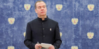 Медведев: Зеленский будет жить, пока он продолжает разваливать Украину - M24.Ru