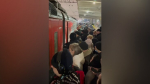 На Павелецком вокзале скопились люди из-за отмены трех пригородных поездов