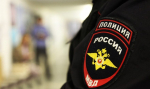 Полицейский из Петербурга следил за девушкой с помощью коллег
