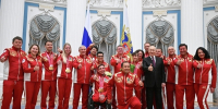 Владимир Путин в Кремле вручил российским паралимпийцам госнаграды - Говорит Москва