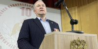 Участник СВО Александр Шелковой возложил цветы к памятнику сотрудникам органов правопорядка в Москве - Единая Россия