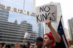 Десятки тысяч человек вышли на митинг против Трампа в Нью-Йорке