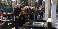 Вячеслав Володин и депутаты отдали дань уважения памяти Станислава Говорухина - Государственная Дума