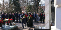 Председатель Государственной Думы Вячеслав Володин и депутаты возложили цветы к могиле Станислава Говорухина в день его 90-летия - Государственная Дума