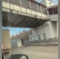 Кран-манипулятор с поднятой стрелой врезался в пешеходный мост на МКАД - M24.Ru