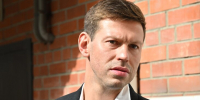 Суд прекратил дело экс-футболиста Смолова о драке в кафе - M24.Ru