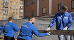 Московские молодогвардейцы провели субботник на территории Храма Великомученицы Ирины в Покровском