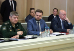 Заместитель Председателя Комитета по делам СНГ, евразийской интеграции и связям с соотечественниками Артем Туров и Первый заместитель Председателя Комитета по обороне Андрей Красов