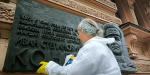 Ко Дню памяти и скорби волонтеры Мосгорнаследия привели в порядок мемориальные доски Героев Великой Отечественной войны
