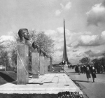 Аллея космонавтов у станции метро «ВДНХ». Автор – Курусь. Москва. 1967 г. Главархив Москвы