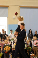 Сейчас закружим вас в вихре праздничных линеек!