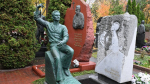На Новодевичьем кладбище открыли памятник Юрию Григоровичу