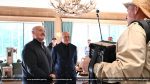 Лукашенко подарил свой баян ручной работы пчеловоду из Витебской области
