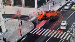 КамАЗ сбил девушку на самокате в центре Москвы