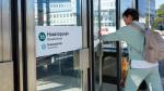 Неизвестный уколол девушку шприцем на станции метро «Новаторская»